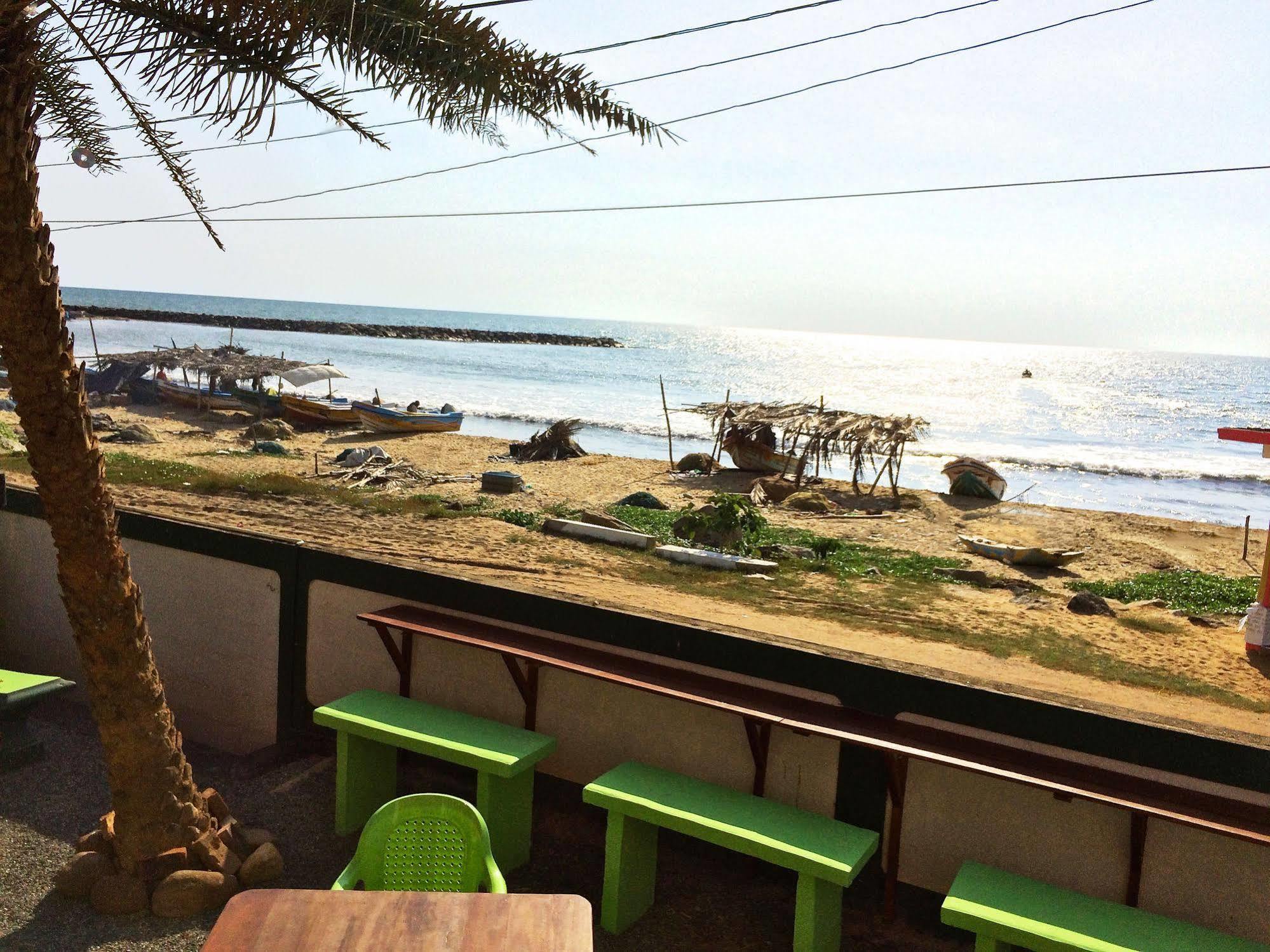 Explore Hostels Negombo Kochchikade Dış mekan fotoğraf