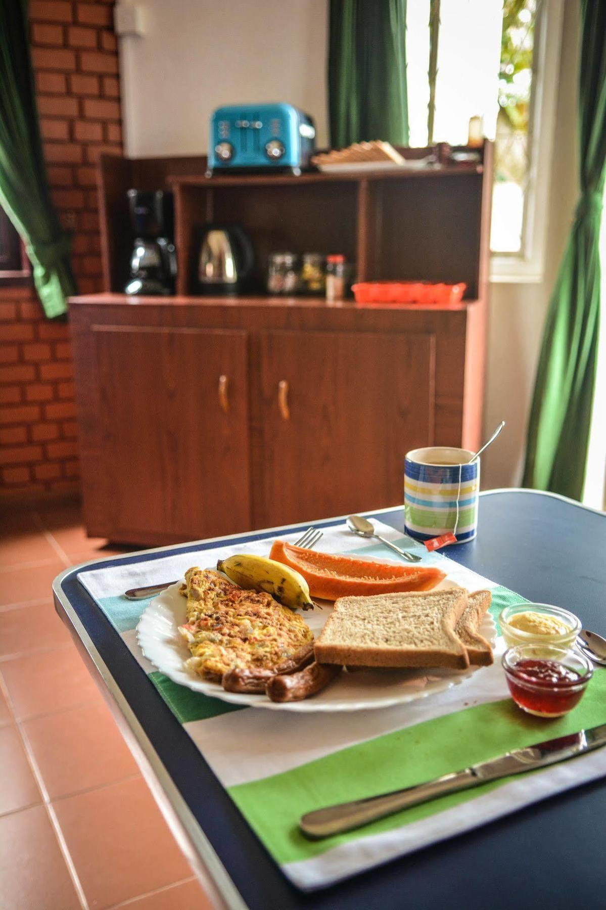 Explore Hostels Negombo Kochchikade Dış mekan fotoğraf