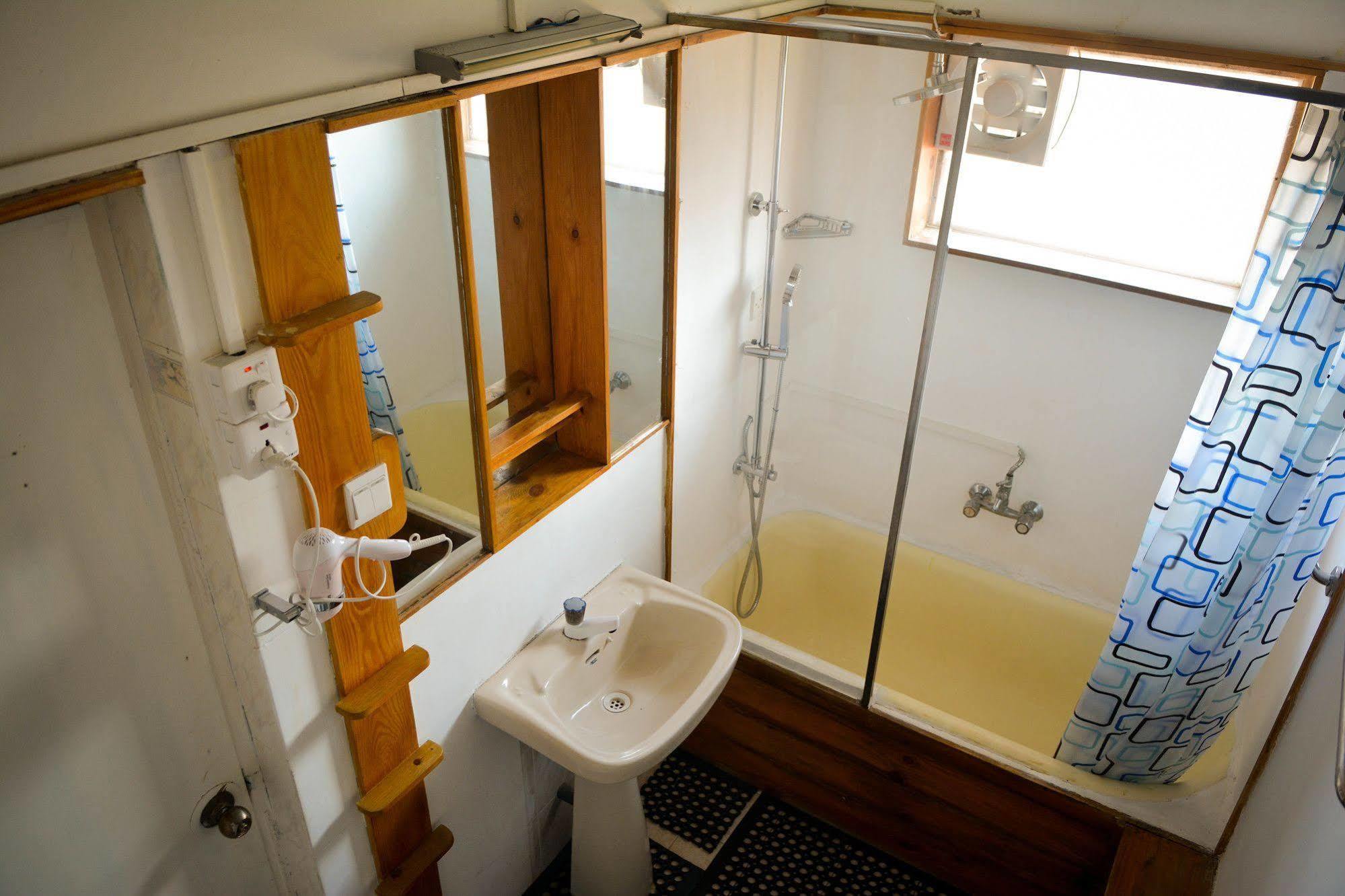 Explore Hostels Negombo Kochchikade Dış mekan fotoğraf