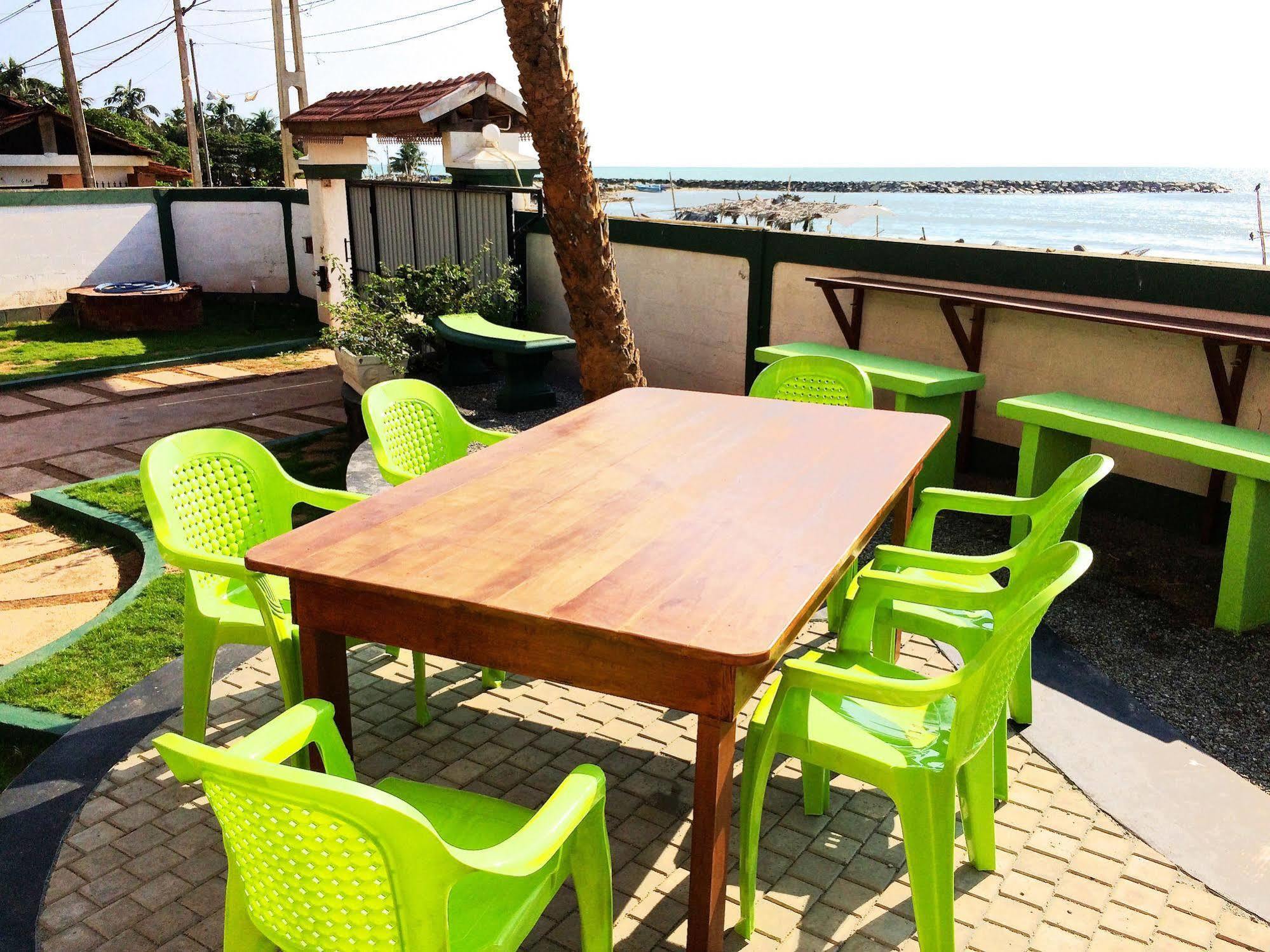 Explore Hostels Negombo Kochchikade Dış mekan fotoğraf