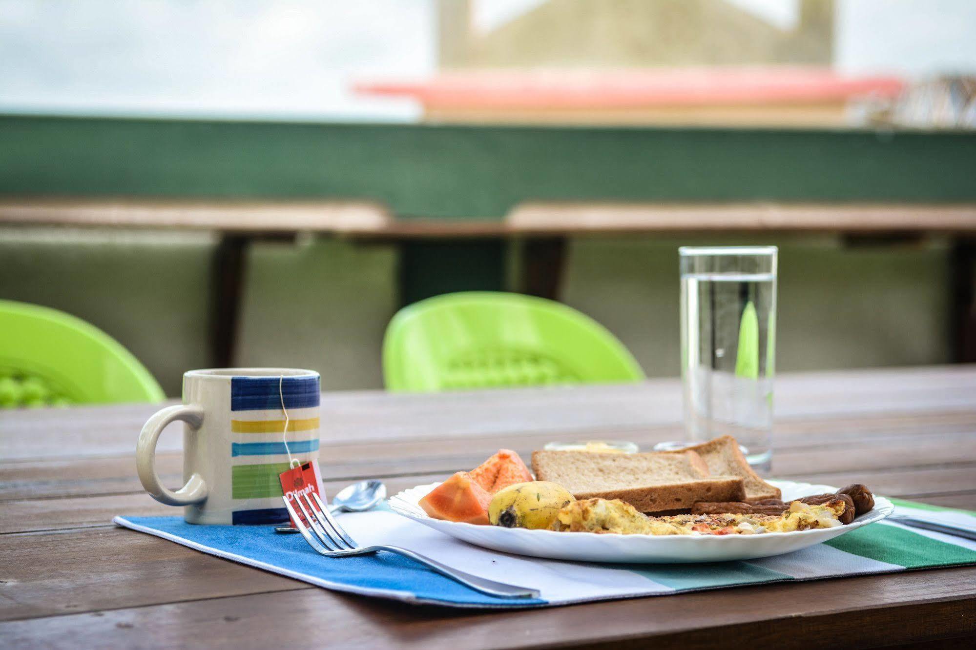 Explore Hostels Negombo Kochchikade Dış mekan fotoğraf