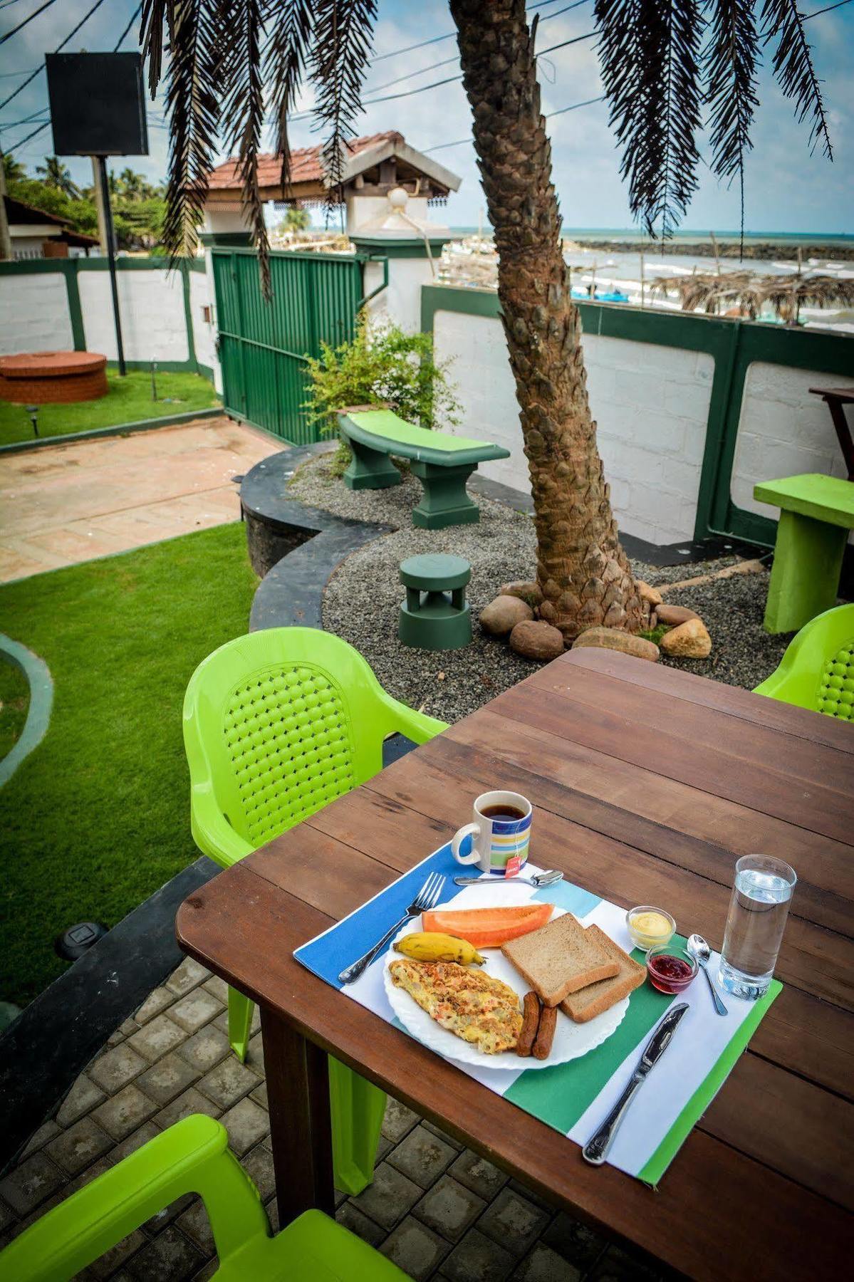 Explore Hostels Negombo Kochchikade Dış mekan fotoğraf